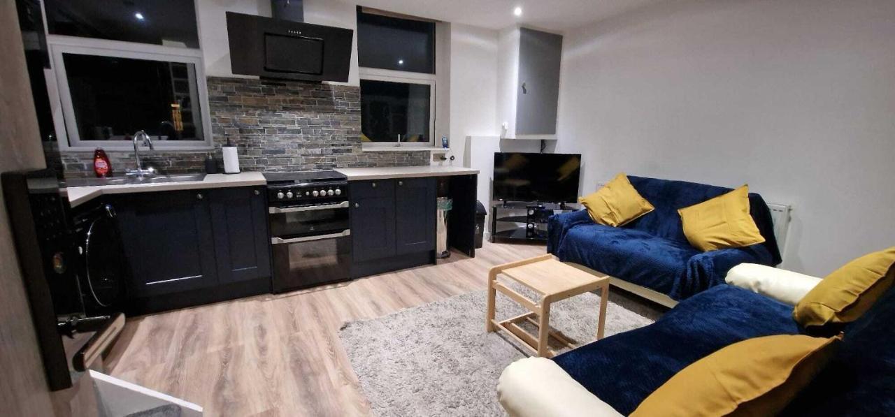 Sapphire Strathnairn Apartment カーディフ エクステリア 写真