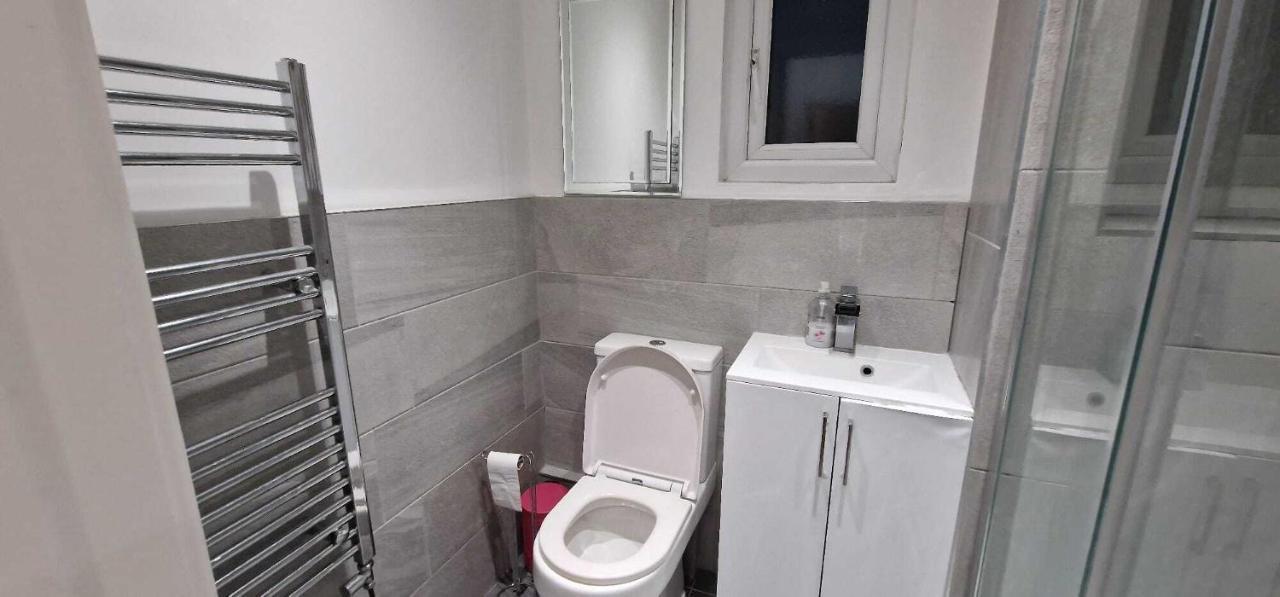 Sapphire Strathnairn Apartment カーディフ エクステリア 写真