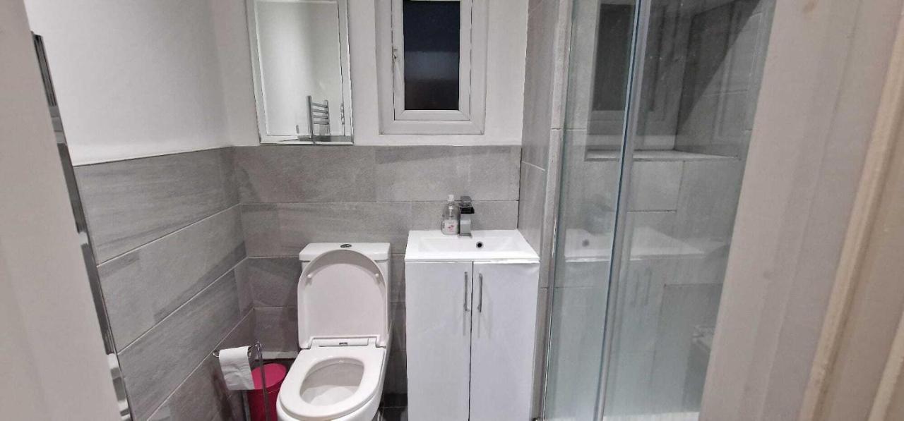 Sapphire Strathnairn Apartment カーディフ エクステリア 写真