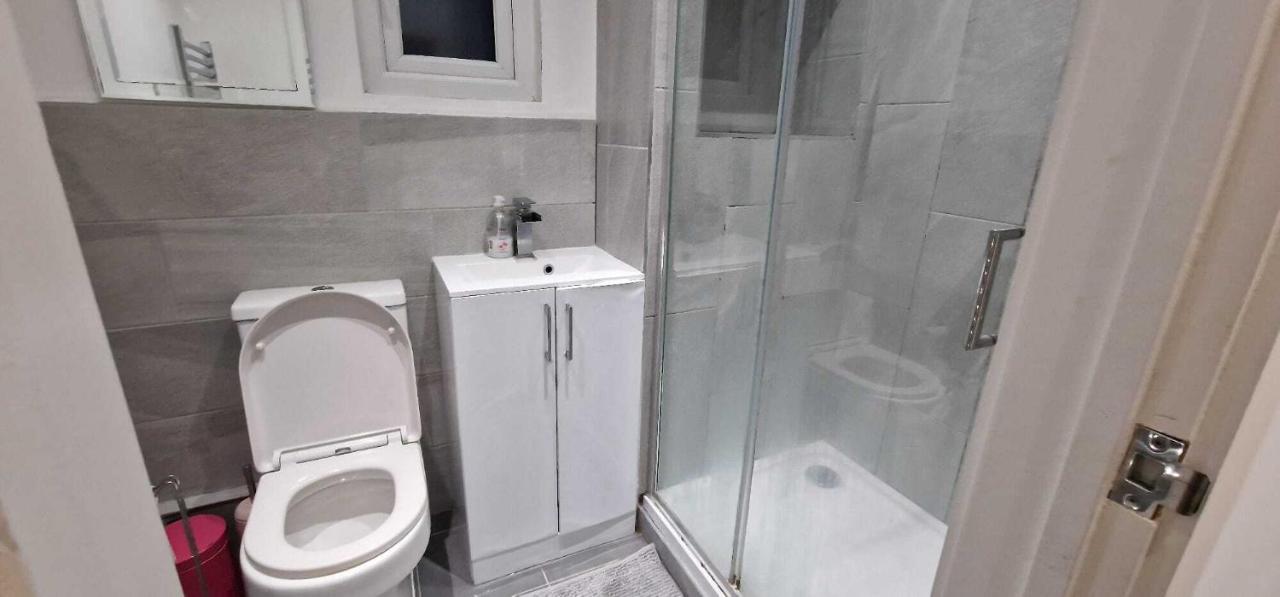 Sapphire Strathnairn Apartment カーディフ エクステリア 写真